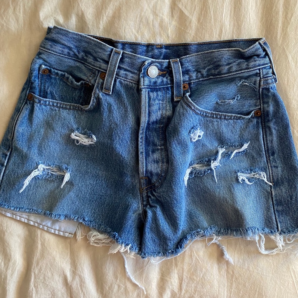 Levis 501 denim shorts - Picture 2 of 5